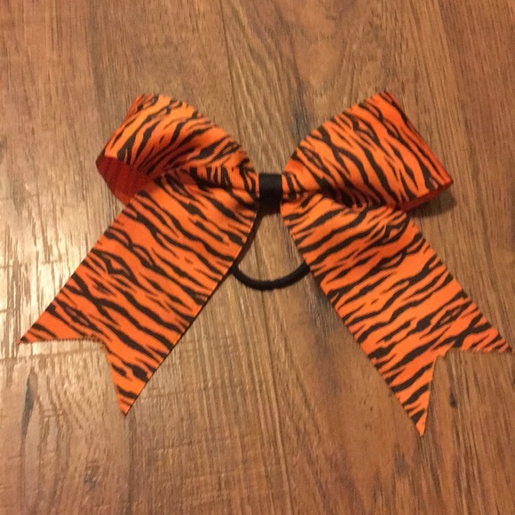🎀Tiger Print Cheer Bow🎀 - Picture 1 of 2